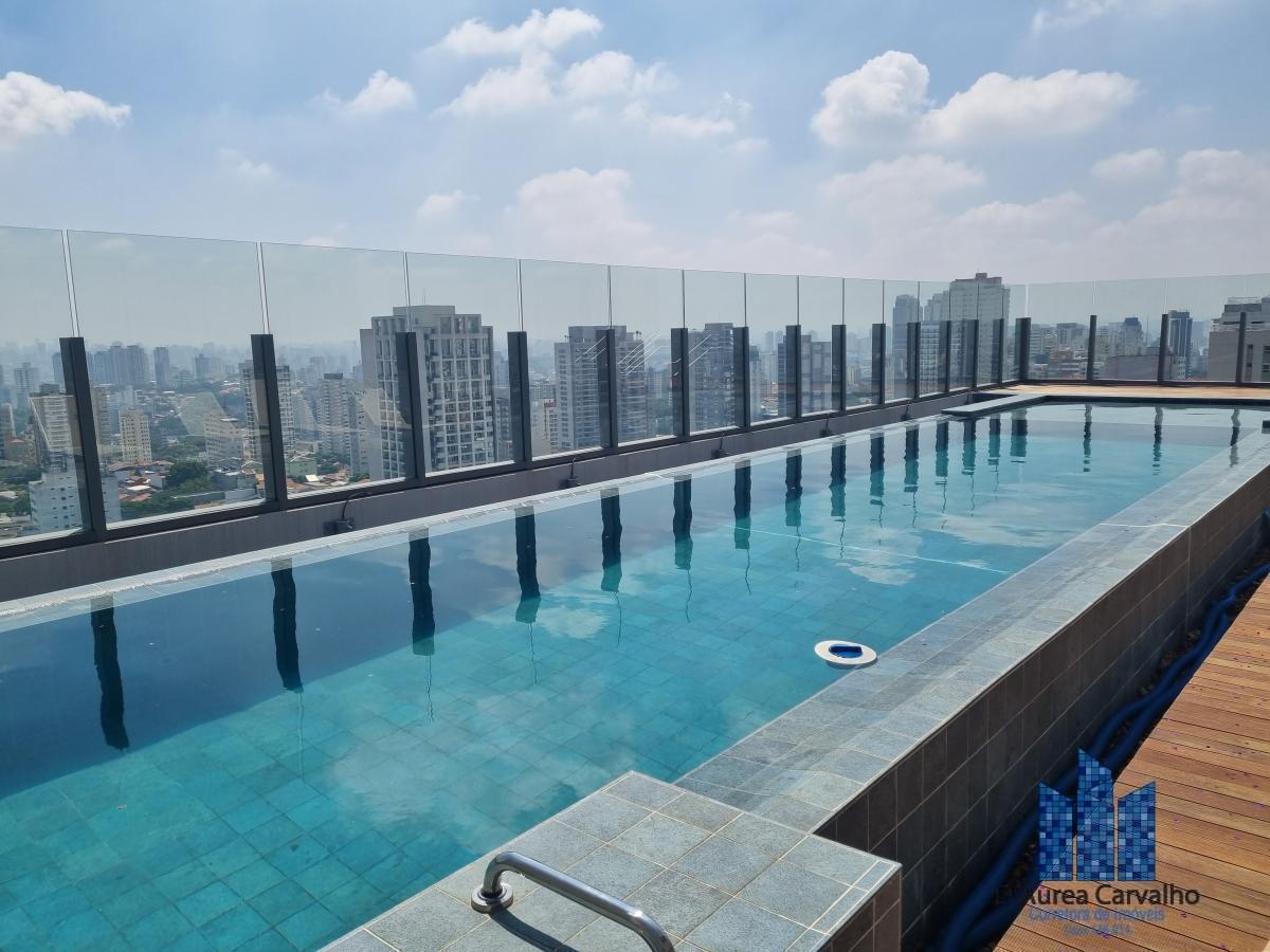 Piscina com Borda Infinita e Solarium