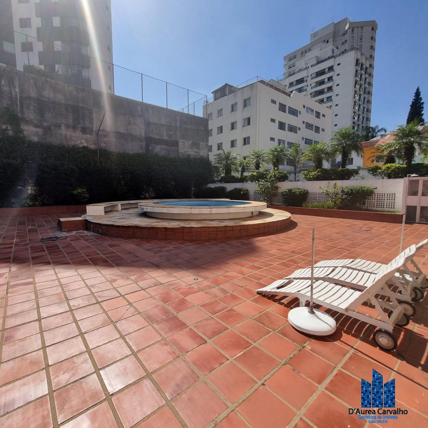 Piscina com Solarium