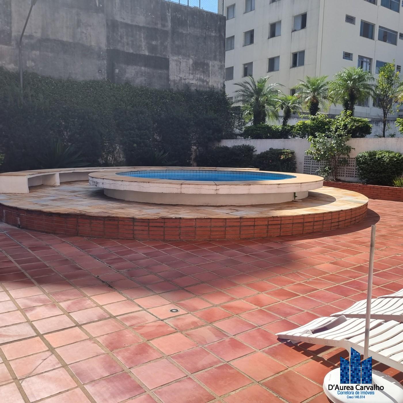 Piscina com Solarium