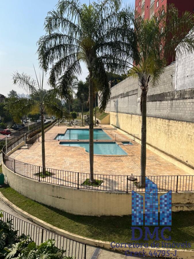 Piscina com Solaium