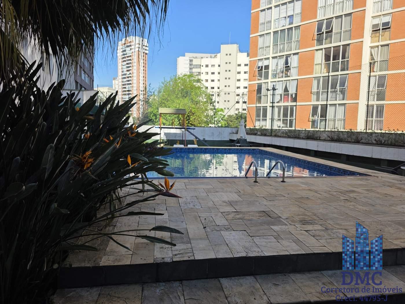 Piscina com Solarium