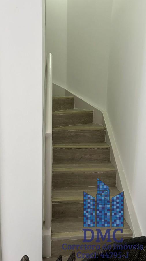 Escadaria para Acesso Piso SuperiorEscadaria para Acesso Piso Superior